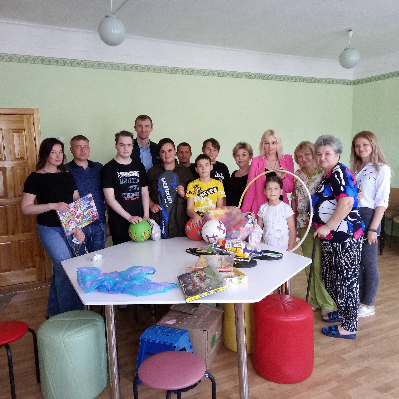 Дітей-переселенців із небезпечних районів привітали зі святом