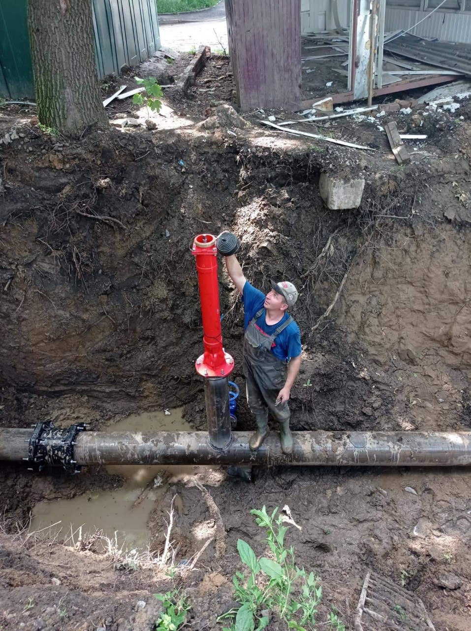 На Салтівці продовжують відновлювати мережі водопостачання