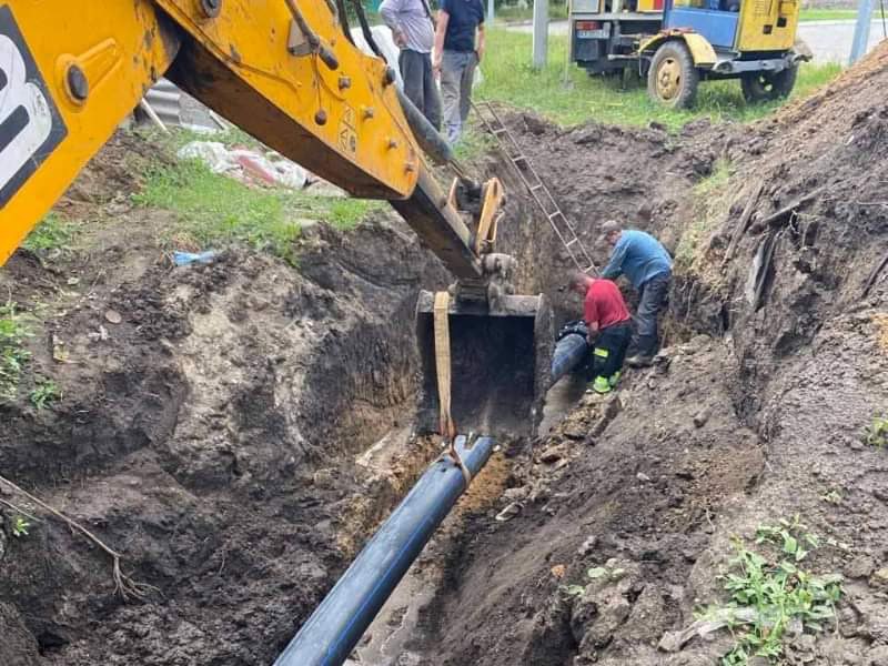 У Київському районі відновлюють пошкоджені водоводи