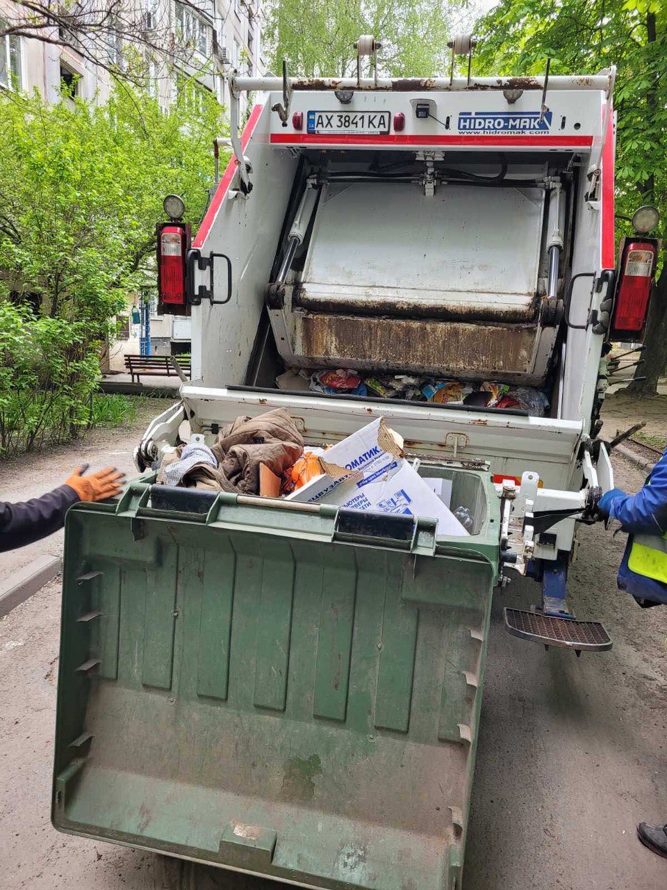 З Харкова вивезли понад 58 тисяч кубометрів сміття