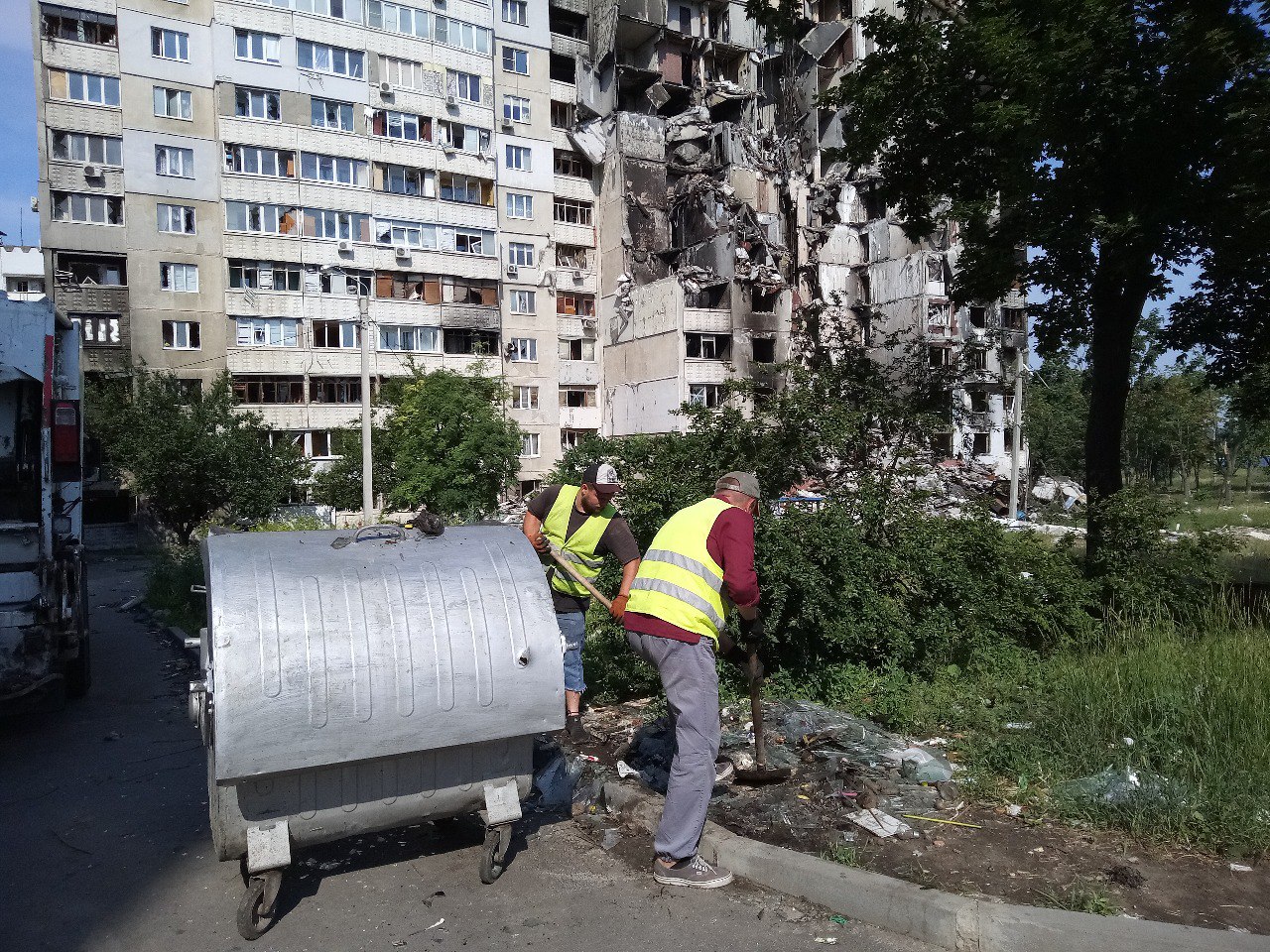 У місті перевіряють сміттєві контейнери на предмет мінування - 2