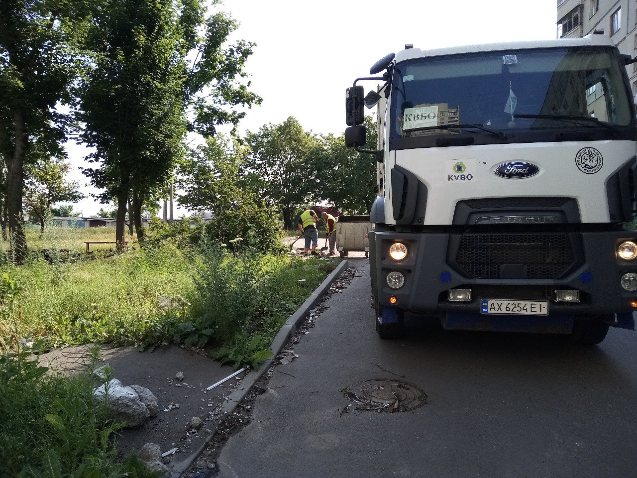 У місті перевіряють сміттєві контейнери на предмет мінування - 3
