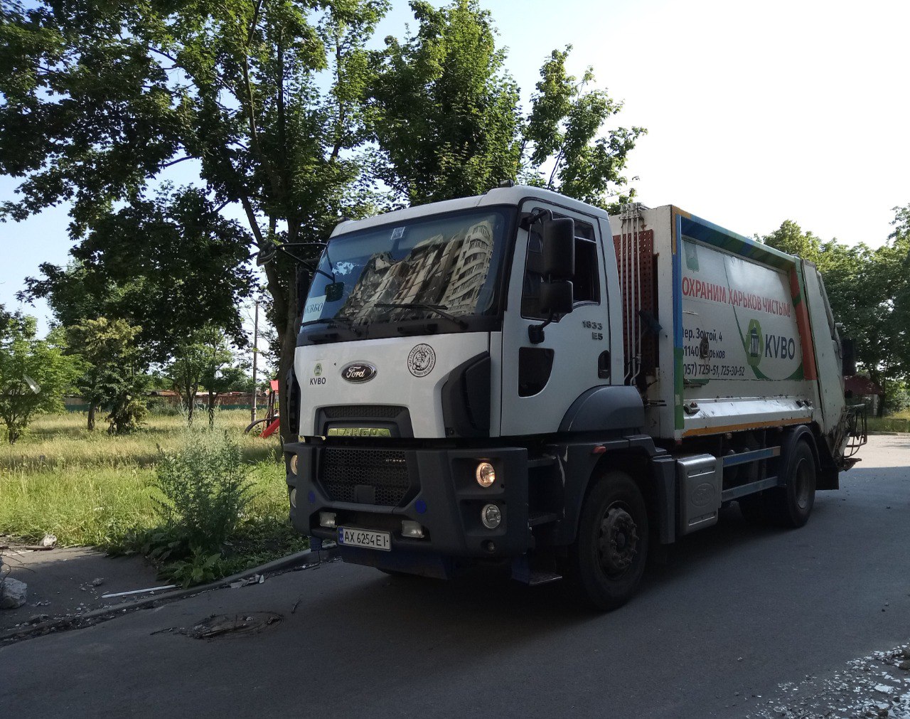 У місті перевіряють сміттєві контейнери на предмет мінування - 4