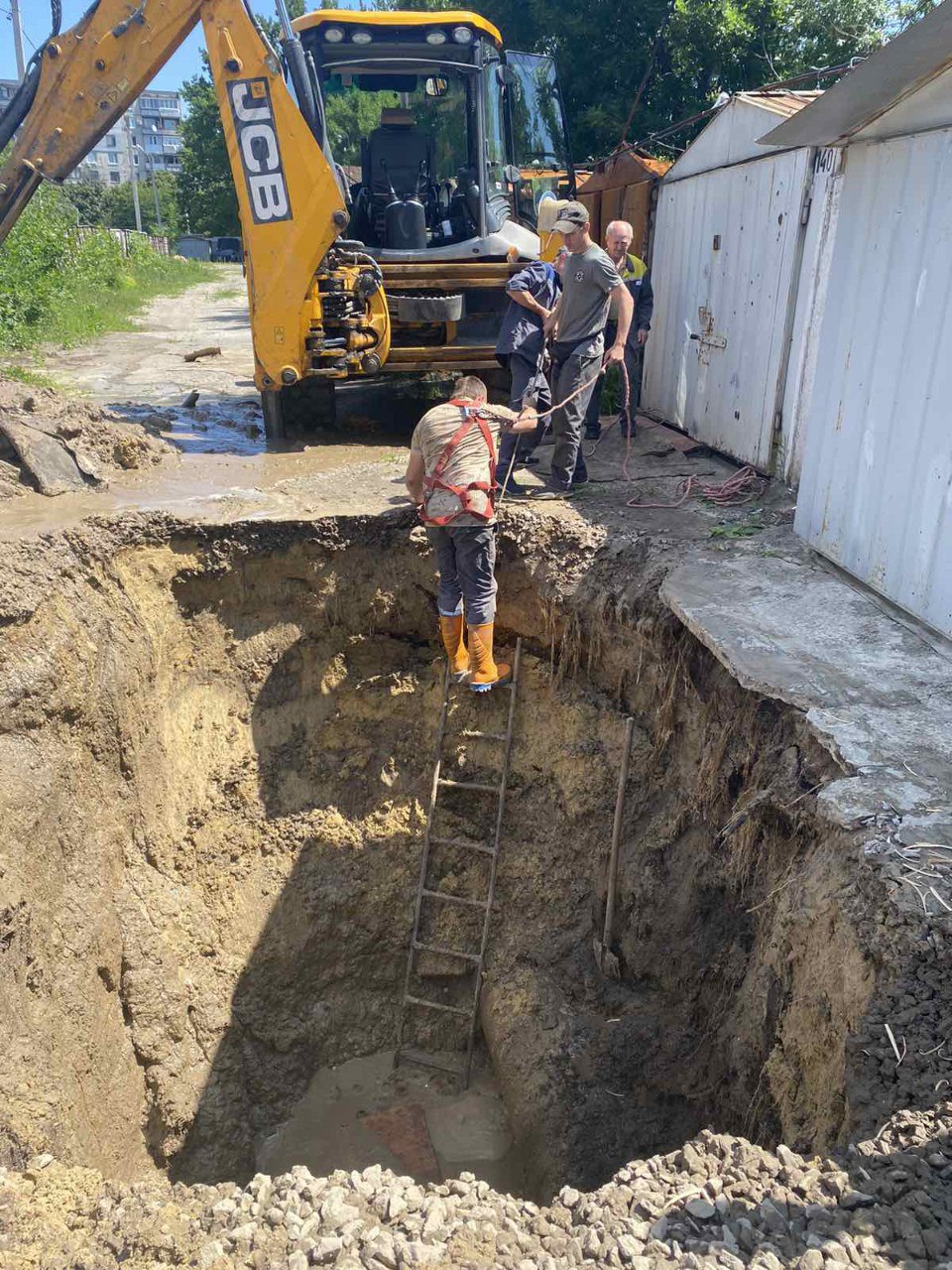 У Новобаварському районі відновлюють водоводи - 2