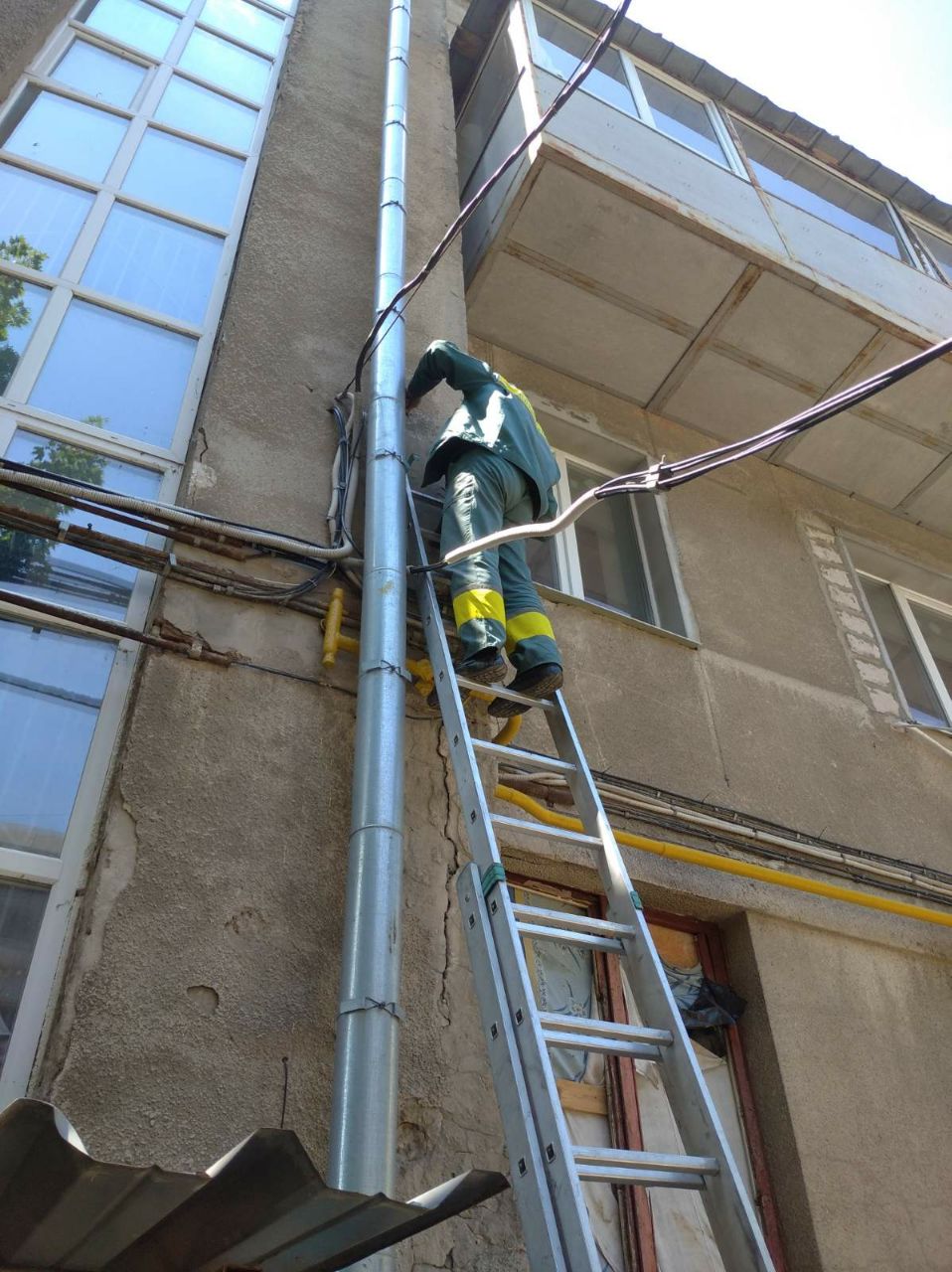 У Харкові відновлюють роботу ліфтів