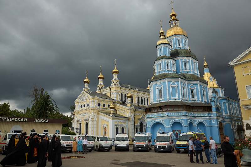 Харкову передали машини швидкої допомоги - 1
