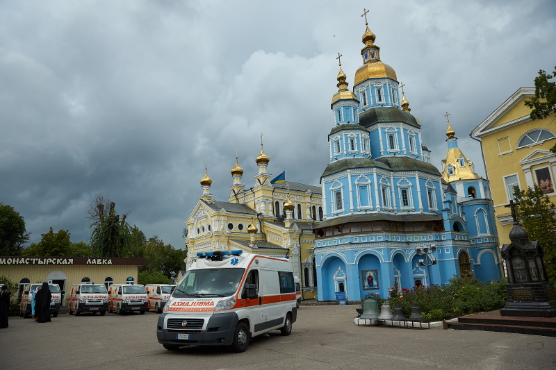 Харкову передали машини швидкої допомоги - 8