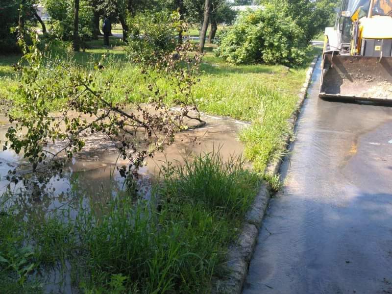 У Слобідському районі оперативно відновлюють подачу води