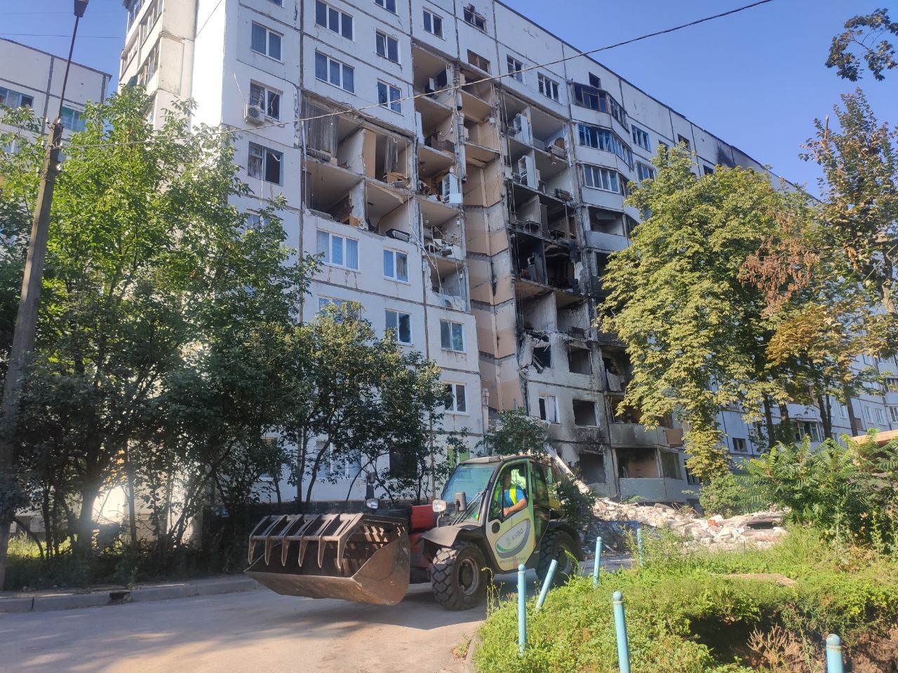 З Північної Салтівки вивозять великогабаритні відходи