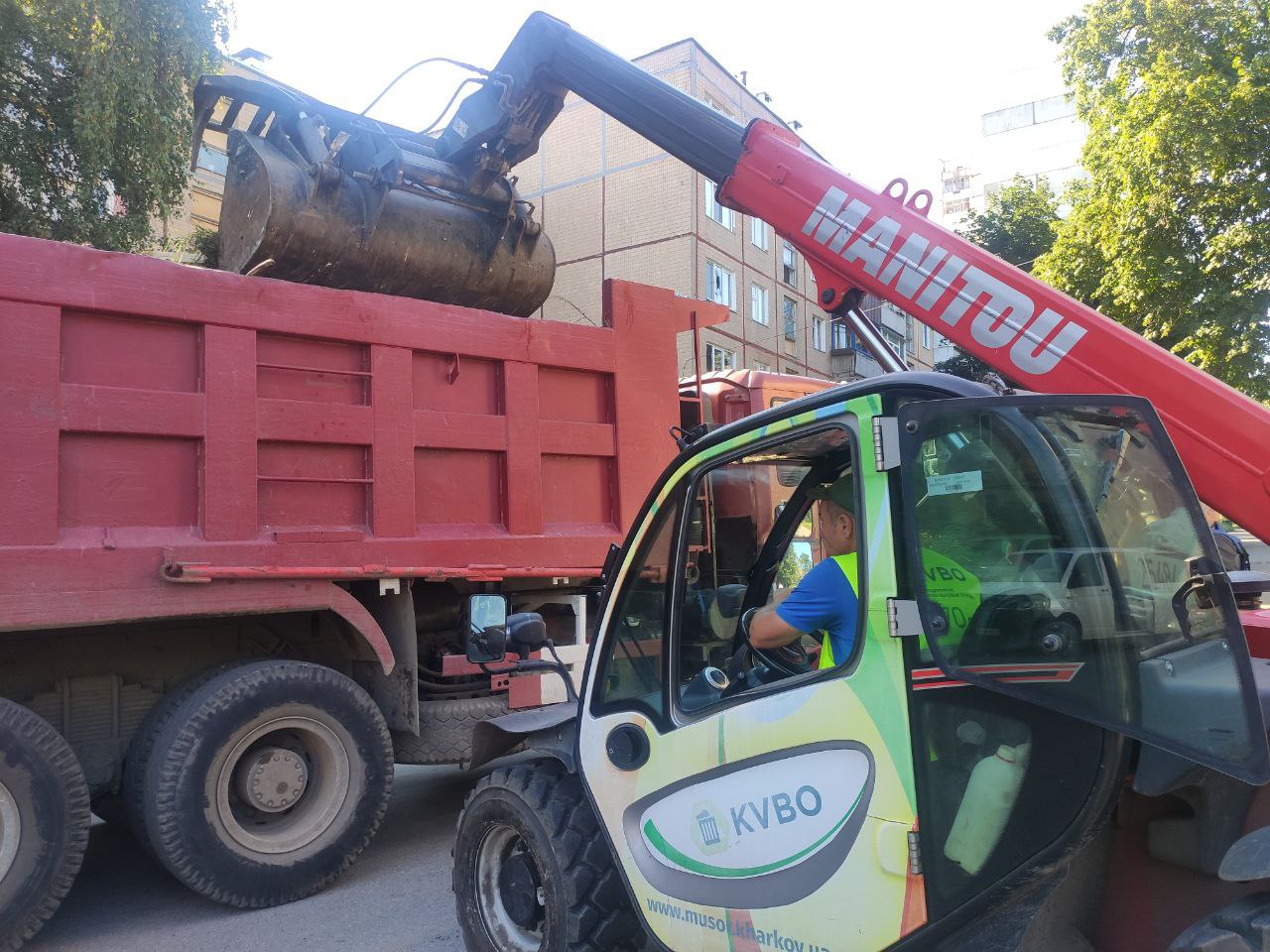 З Північної Салтівки вивозять великогабаритні відходи - 3