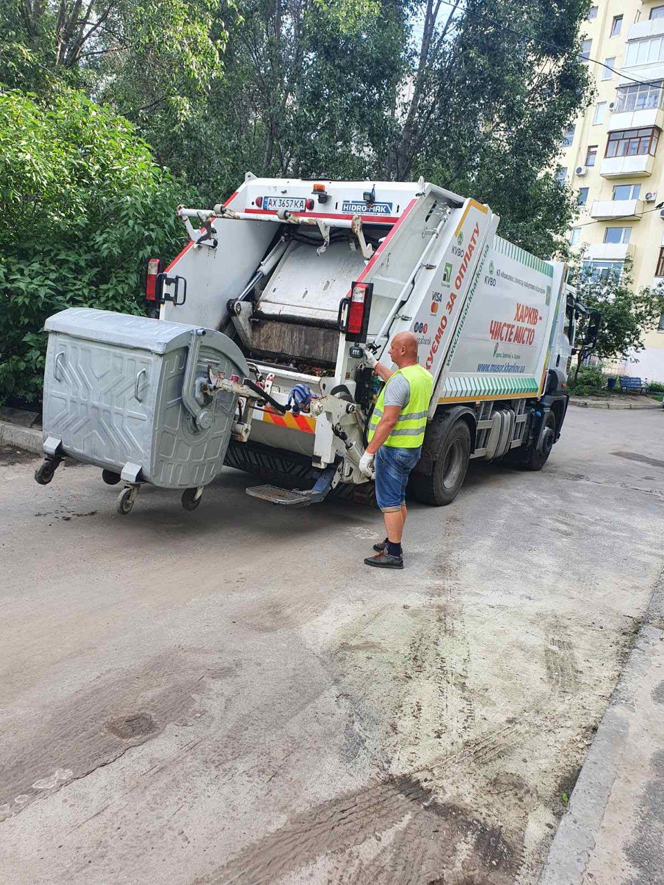 За тиждень з Харкова вивезли бизько 53 тисяч кубометрів відходів