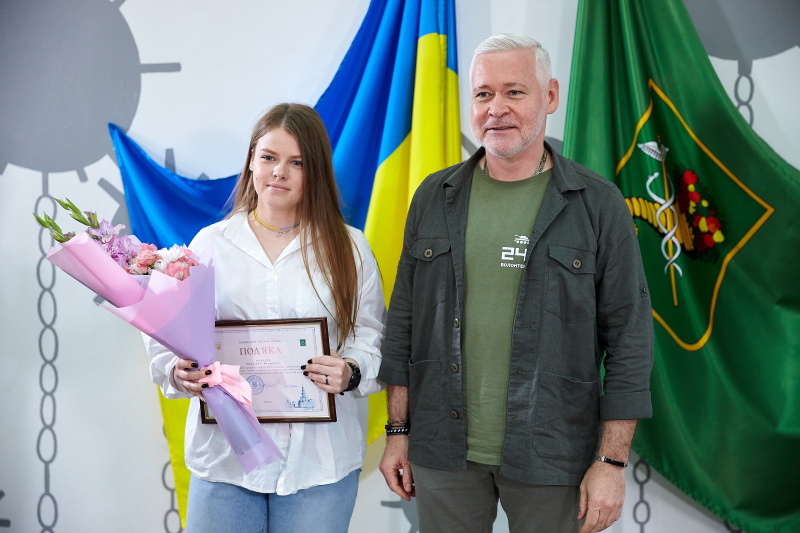 У Харкові нагородили молодих представників волонтерського руху - 16