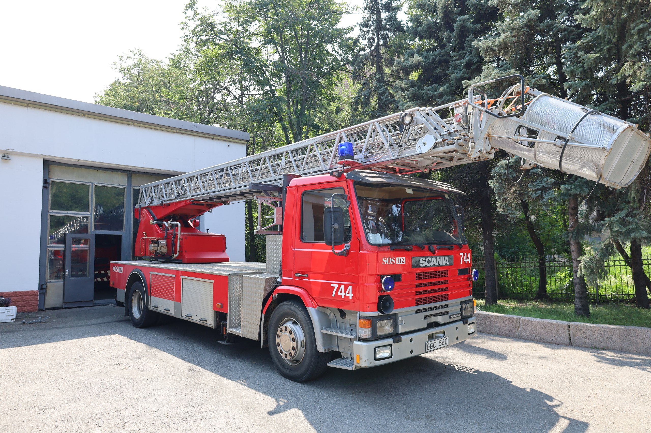 Харківські рятувальники та військові отримали нову техніку