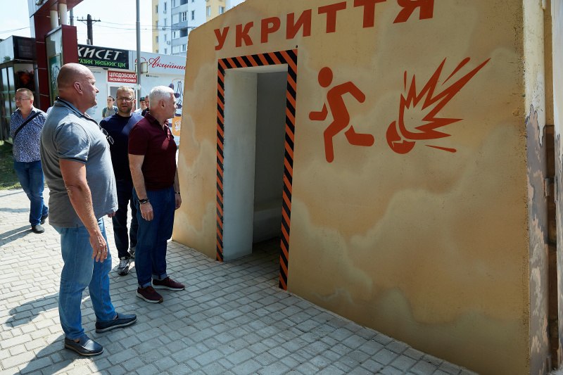У Харкові встановили першу зупинку-укриття