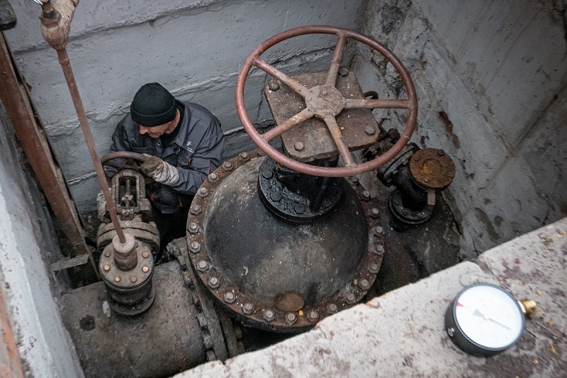 На П'ятихатках ремонтують газопроводи - 1