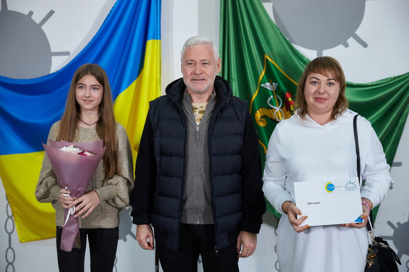 У Харкові школярі з багатодітних сімей отримали планшети