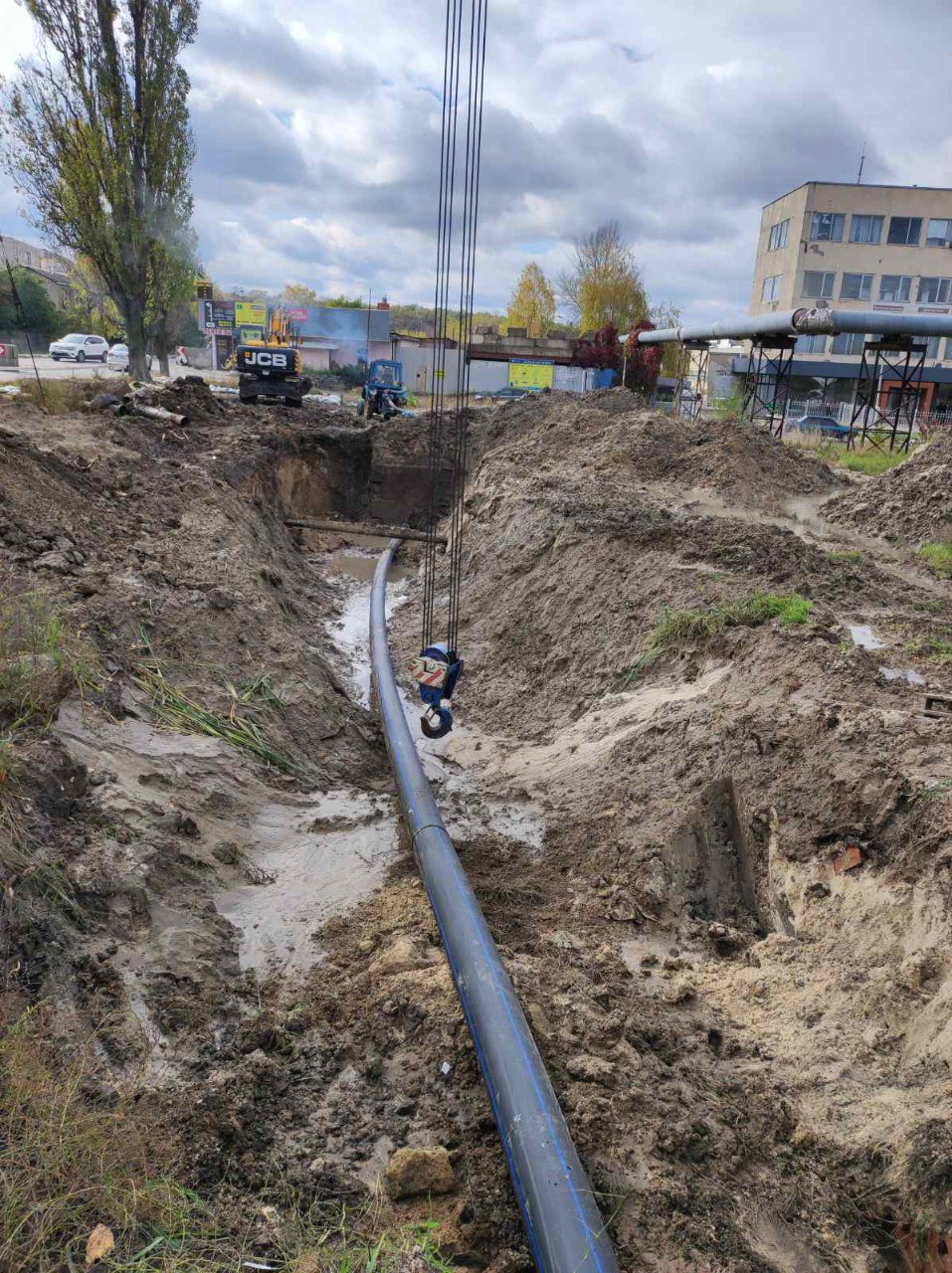 У Київському районі ремонтують водоводи