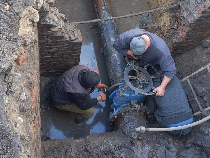У Київському районі ремонтують водоводи - 2