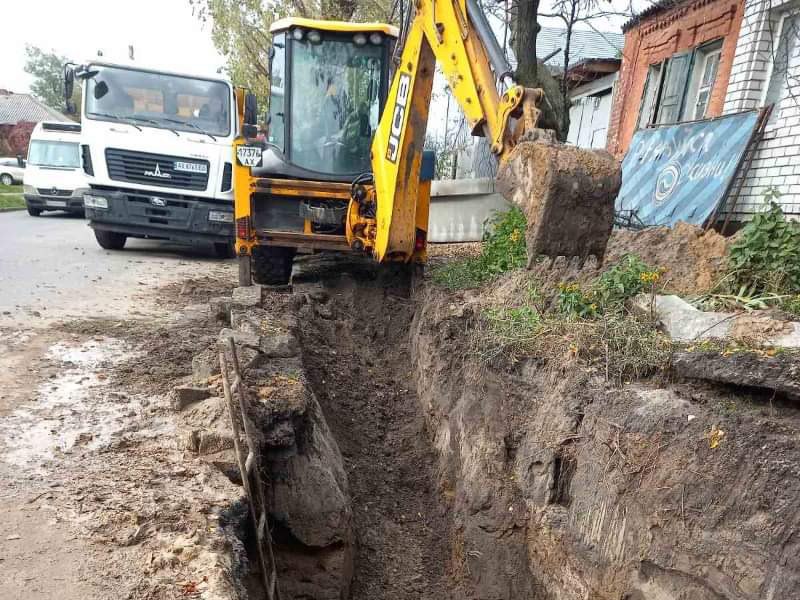 У Київському районі ремонтують водоводи - 3