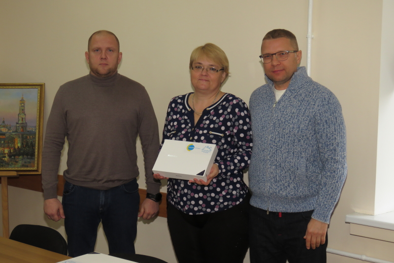 Багатодітні родини Харкова продовжують отримувати планшети для навчання - 1