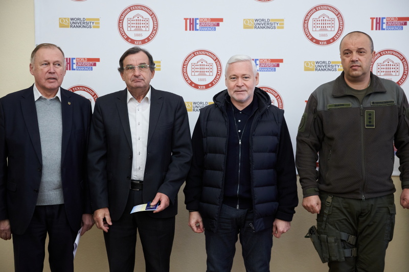 Ігор Терехов вручив працівникам ХПІ медалі за оборону міста