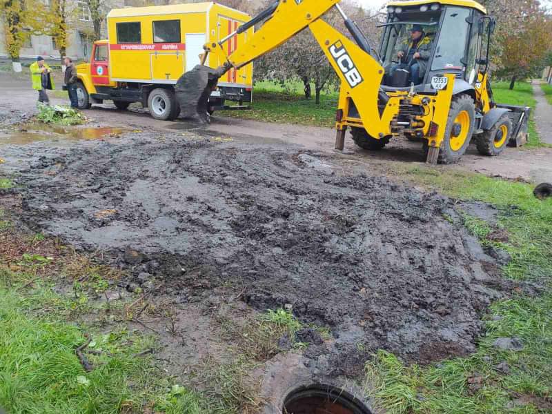 У Новобаварському районі оперативно відновлюють водоводи - 1