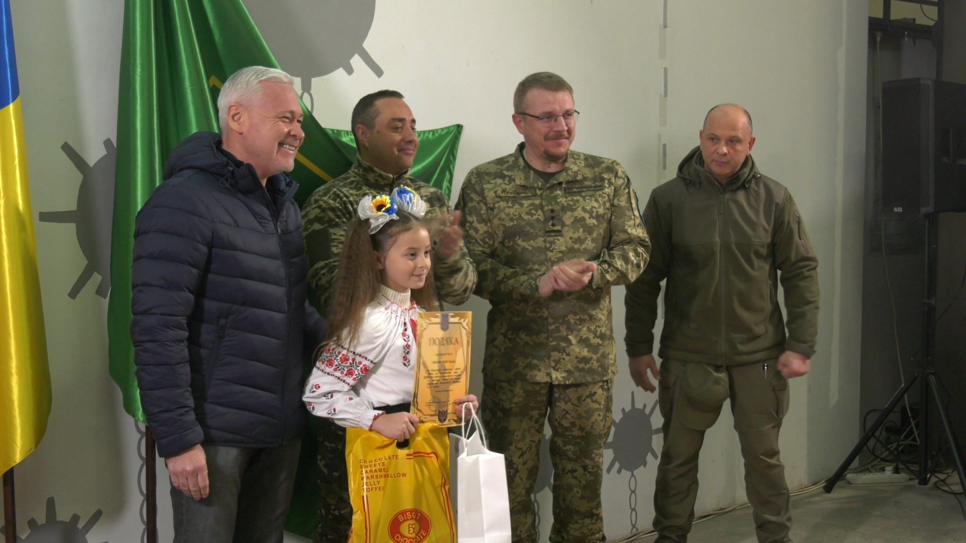 Школярі Холодногірського району передали зібрані ними гроші бійцям тероборони