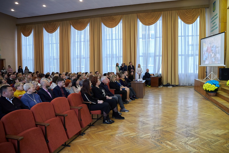 Соціальних працівників Холодногірського та Новобаварського районів привітали з професійним святом - 1