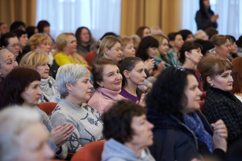 Соціальних працівників Холодногірського та Новобаварського районів привітали з професійним святом - 2