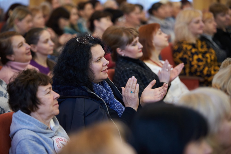 Соціальних працівників Холодногірського та Новобаварського районів привітали з професійним святом - 4