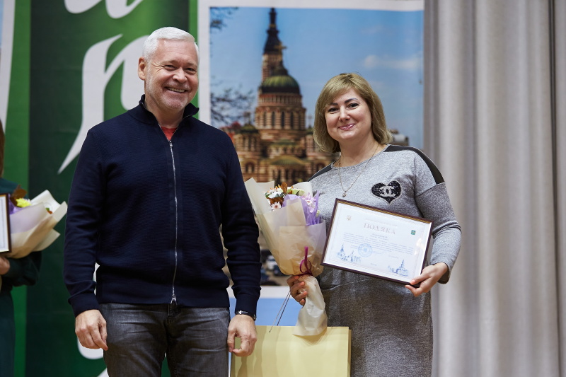 Соціальних працівників Холодногірського та Новобаварського районів привітали з професійним святом - 8