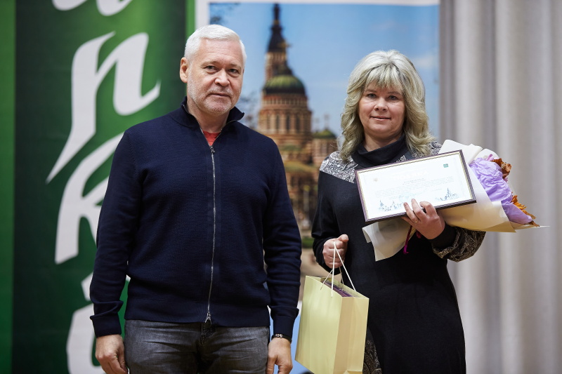 Соціальних працівників Холодногірського та Новобаварського районів привітали з професійним святом - 13