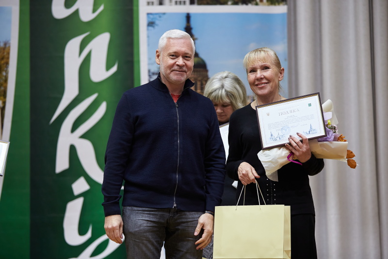 Соціальних працівників Холодногірського та Новобаварського районів привітали з професійним святом - 16