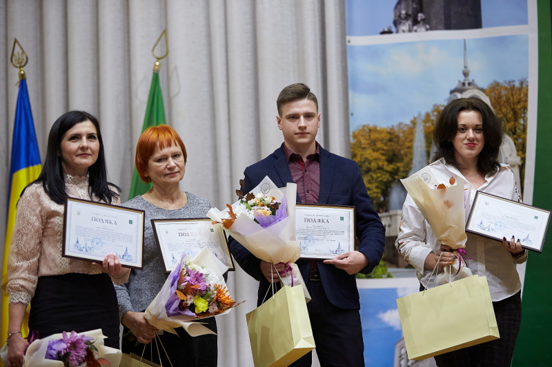 Соціальних працівників Холодногірського та Новобаварського районів привітали з професійним святом - 22