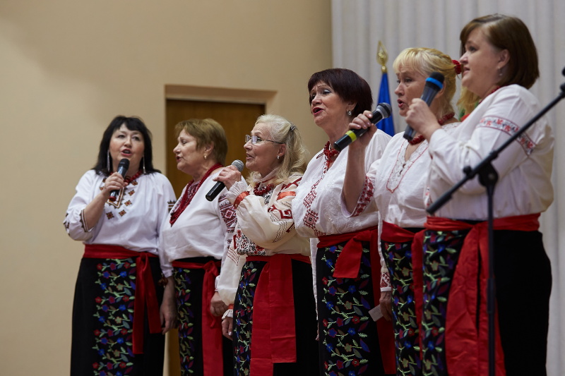 Соціальних працівників Холодногірського та Новобаварського районів привітали з професійним святом - 27