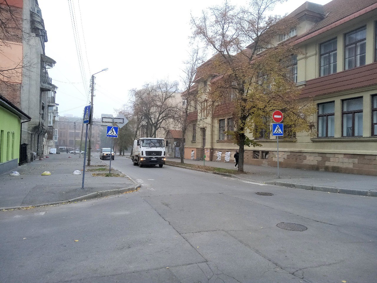 Працівники КВПВ продовжують прибирати у центрі Харкова - 1