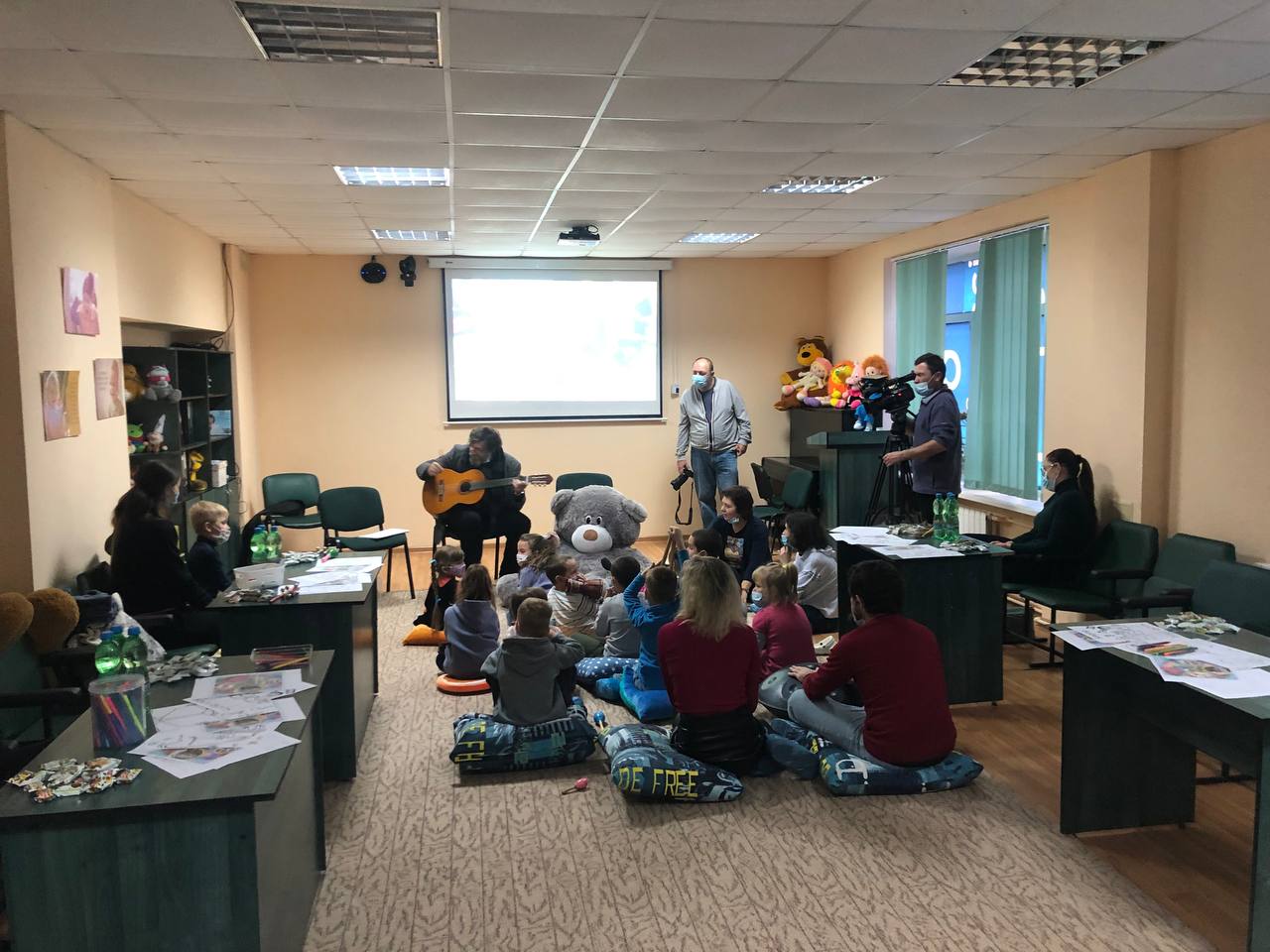 Британський композитор допоміг харківським дітям боротися із травмою - 4