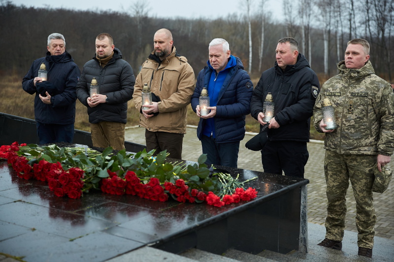 Ігор Терехов поклав квіти до Меморіалу пам'яті жертв Голодомору