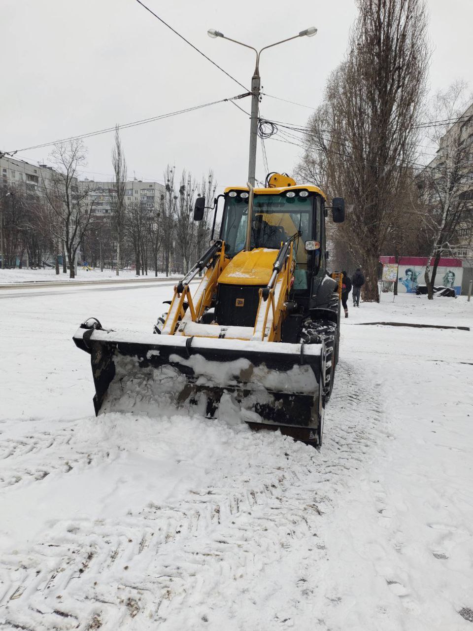 У Харкові прибирають сніг понад дві тисячі комунальників - 5