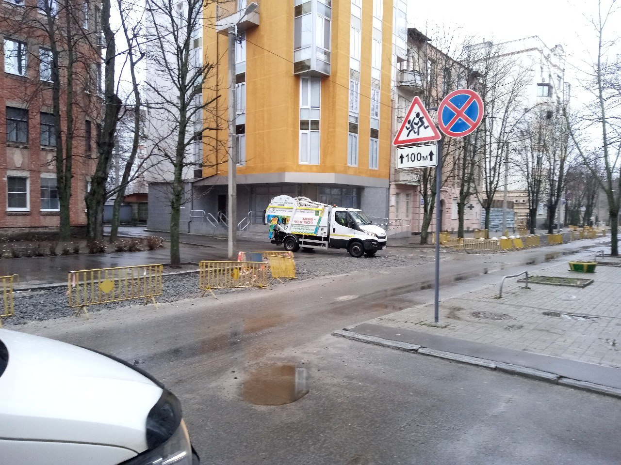 Робочі КВПВ наводять лад у частині Київського району