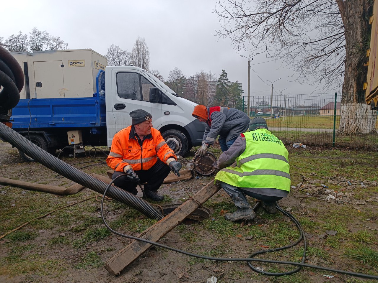 По проспекту Любові Малої відновлюють колектор водовідведення