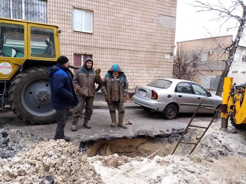 У Харкові усувають 15 аварій на водоводах