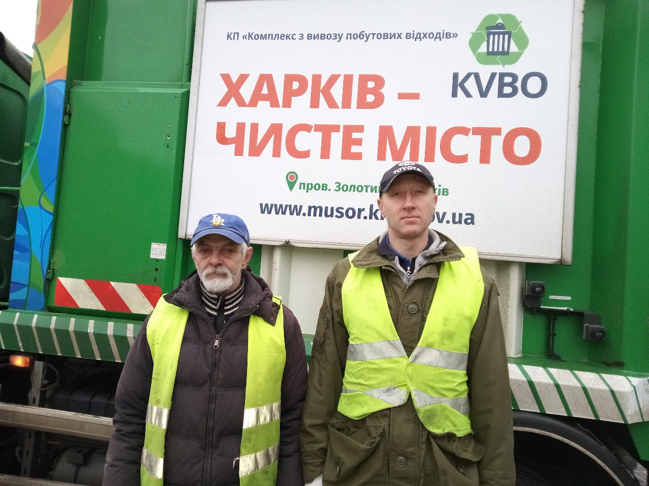 Працівники КВПВ наводять лад у районі Південного вокзалу - 4