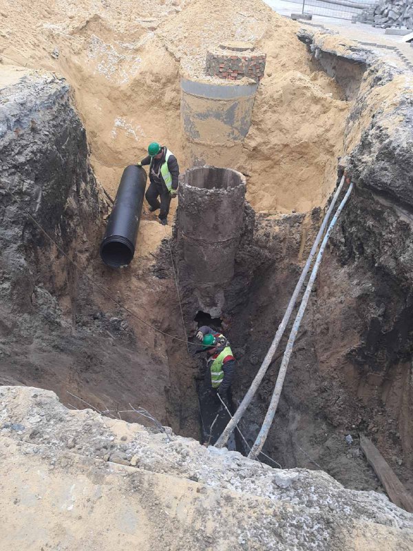 У Слобідському районі відновлюють каналізаційний колектор