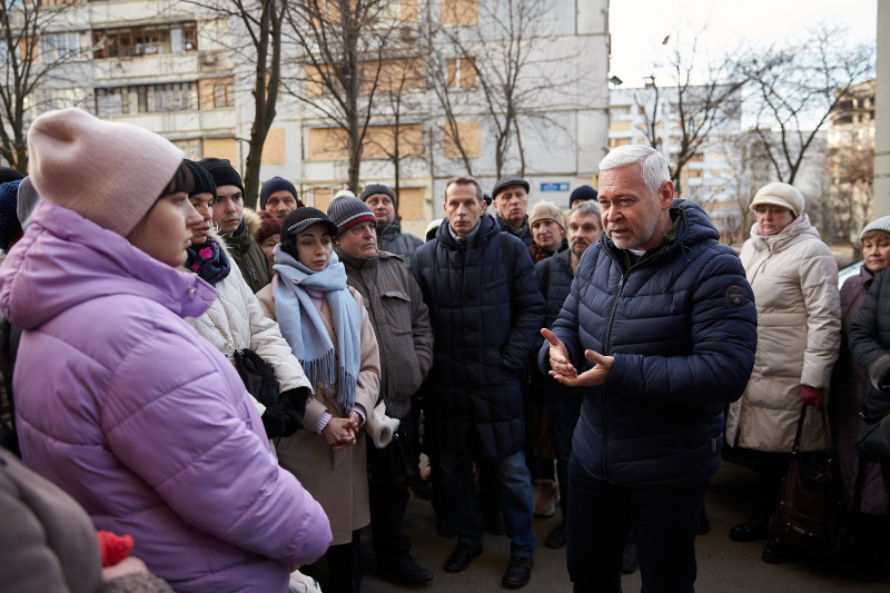 Ігор Терехов зустрівся з мешканцями однієї з найбільш зруйнованих багатоверхівок у Салтівському районі 
