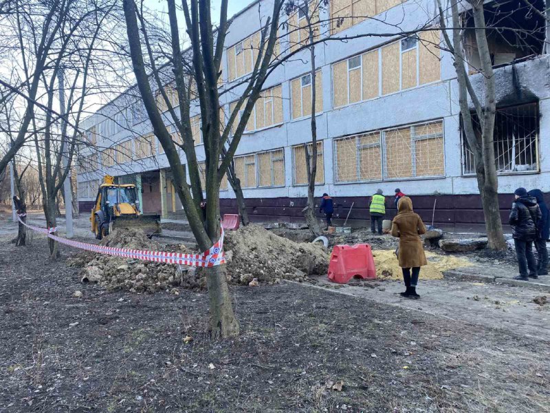 У Київському районі після обстрілу відновили каналізаційний колодязь