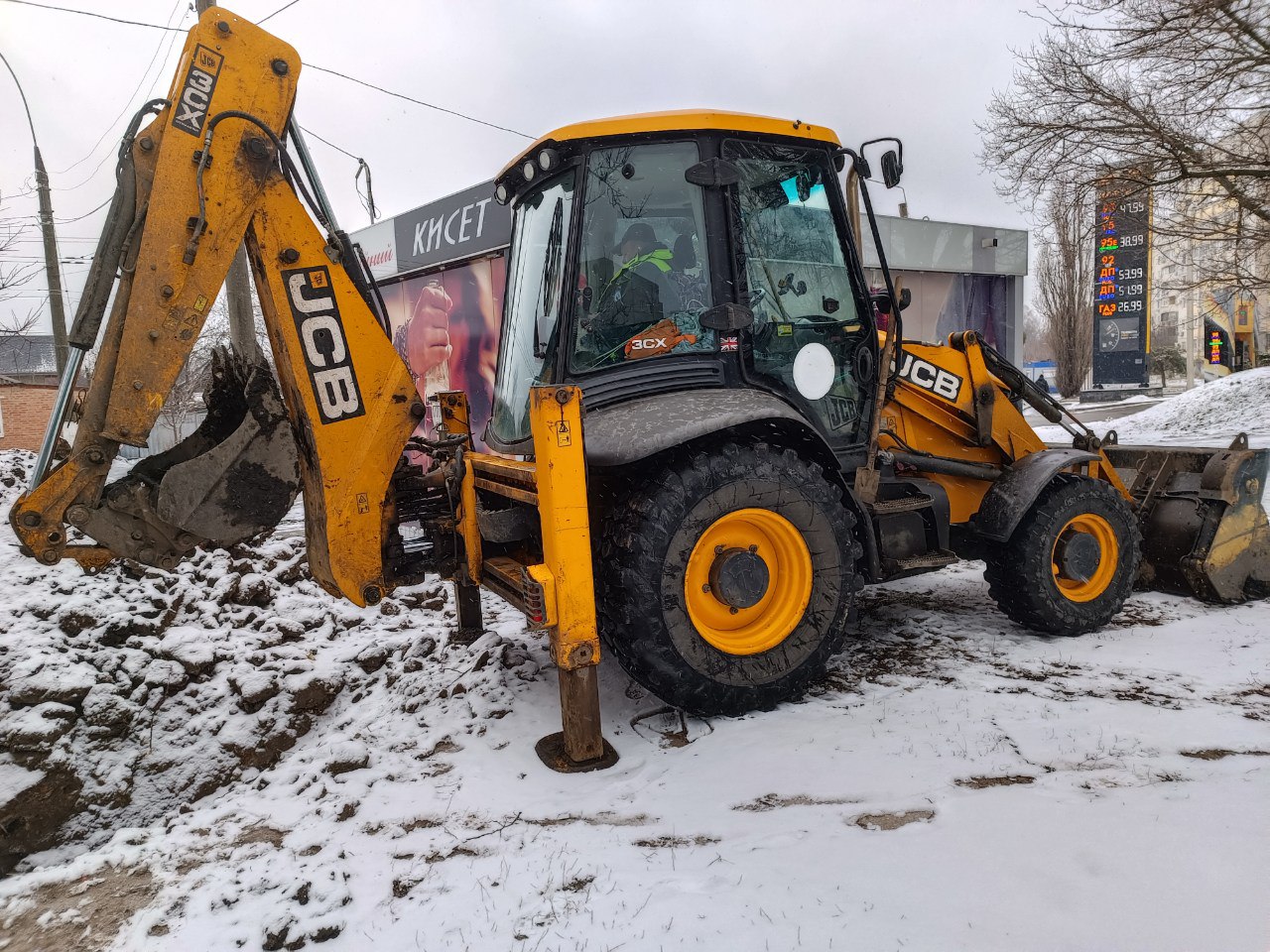 У Новобаварському районі відновлюють водопостачання