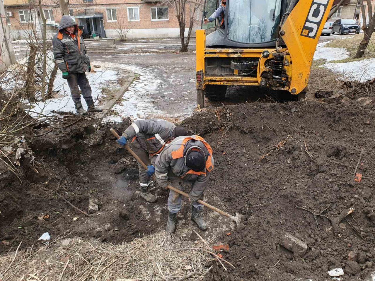 Фахівці «Тепломереж» усувають дефекти на внутрішньоквартальних мережах