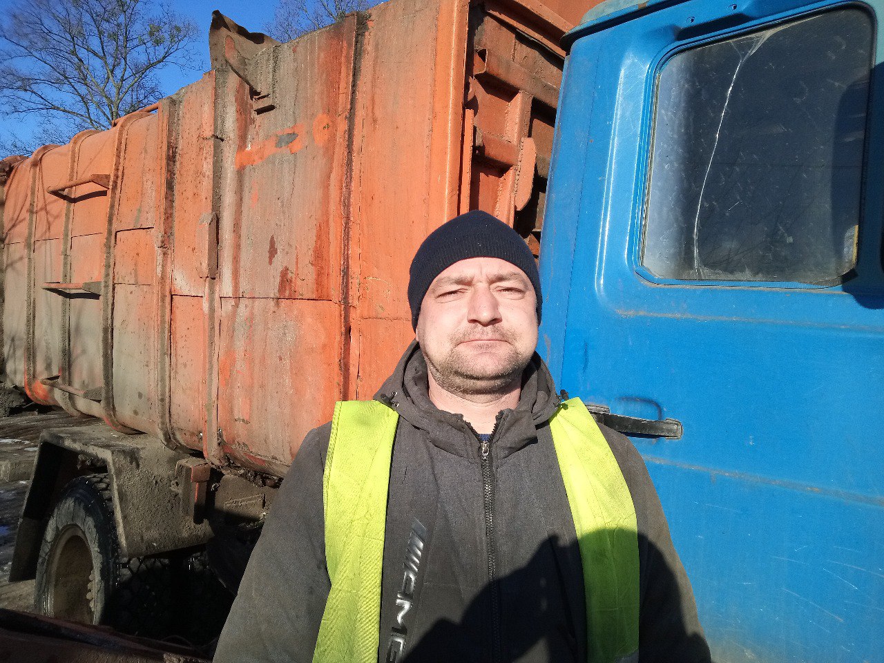 Робітники КВПВ наводять лад у мікрорайоні Сортировка 