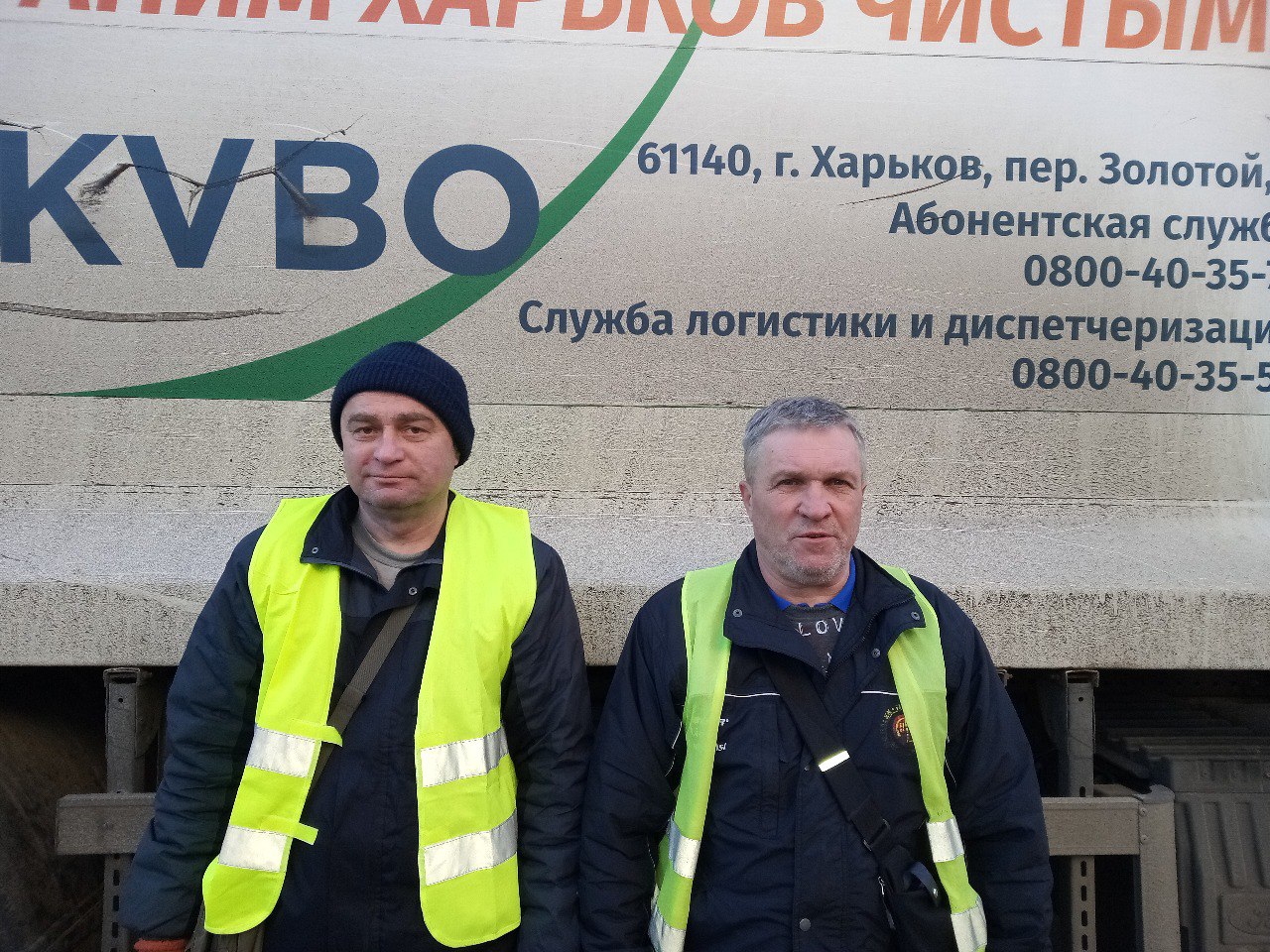 Бригади КВПВ наводять лад у районі парку «Зелений гай»